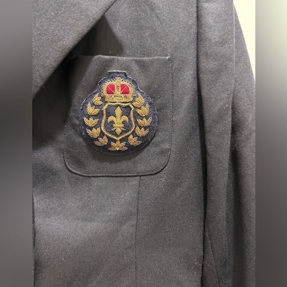 Vintage EMBASSY ROW Women's size 8P Wool Two Button Preppy Blazer Crest Emblem - Picture 2 of 8